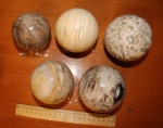 Шары из окаменелого дерева